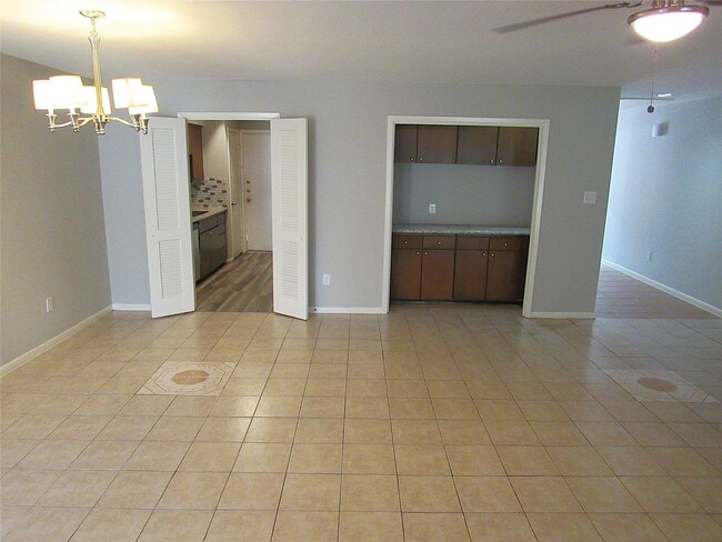 Building Photo - 8414 Beechnut St