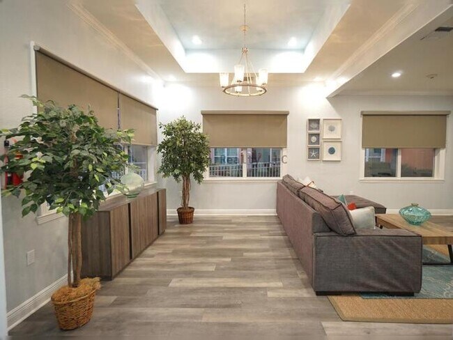 Building Photo - 2-Bed, 2.5-Bath Water-Front Condo in South Tampa