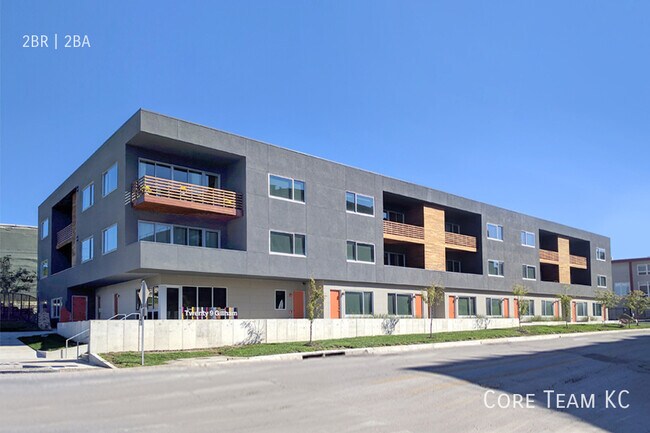 Building Photo - LARGE two bedroom