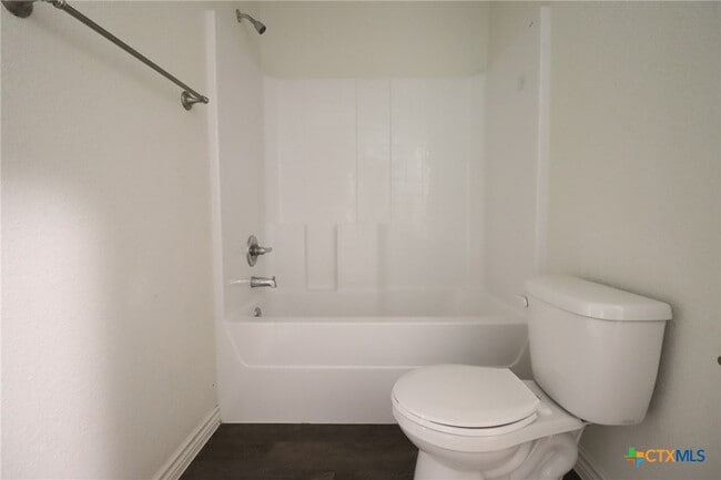 Building Photo - 909 Lasso Dr