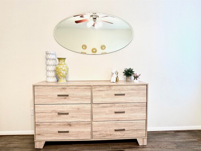 Building Photo - 142 E Spindle Tree Cir