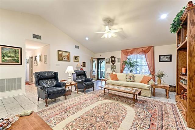 Building Photo - 105 Santee Dr