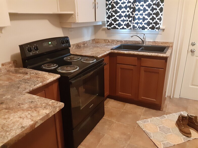 Building Photo - 1801 Cumming Ave