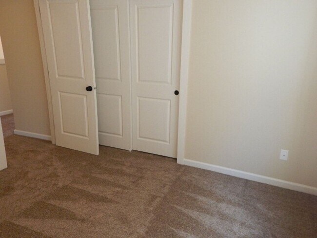 Building Photo - 5 Bedroom Beaverton Home!!!