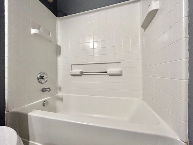 Building Photo - Warm & Cozy 3 Bed / 2 Bath Home with Fenced Yard and 2-Car Garage