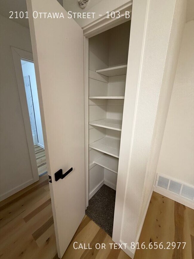 Building Photo - 2101 Ottawa St