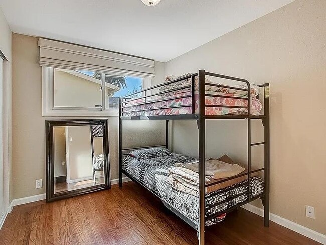 Building Photo - 463 Larkspur Dr