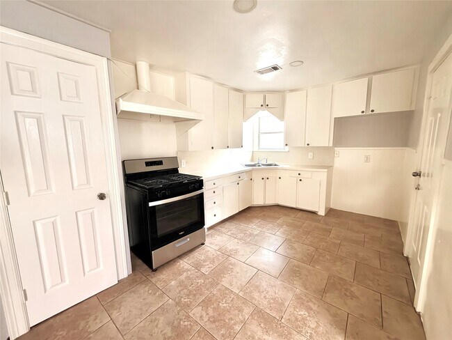 Building Photo - 914 Bunton St