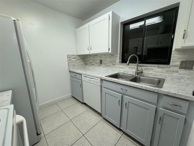 Building Photo - 2304 Inagua Way