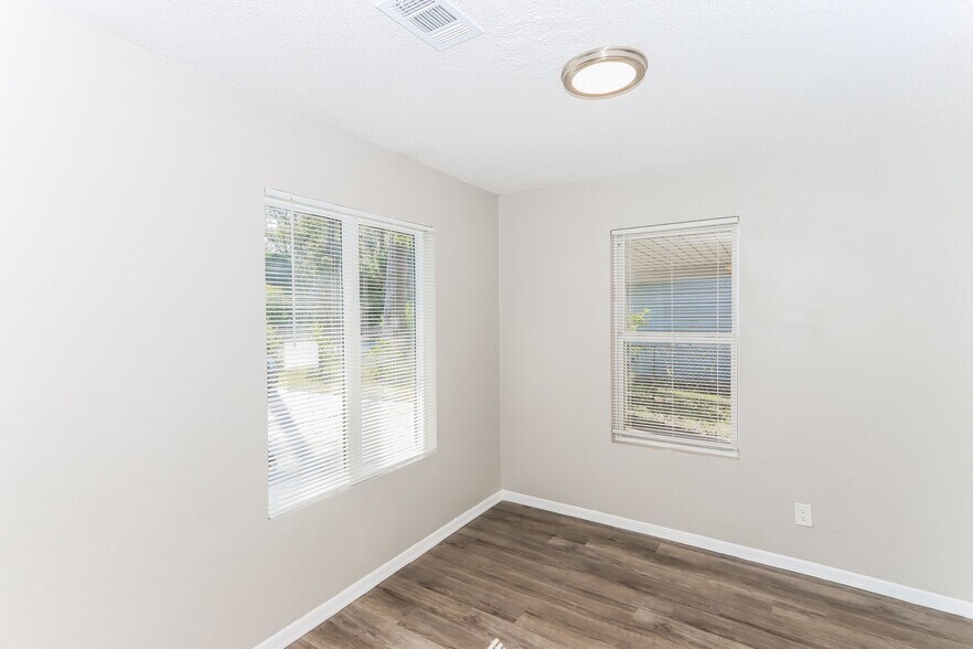 Building Photo - 245 Ward St