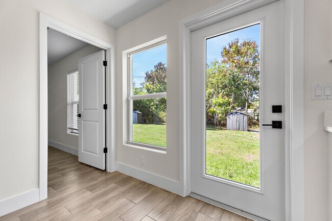 Building Photo - 3003 SE Fairmont St