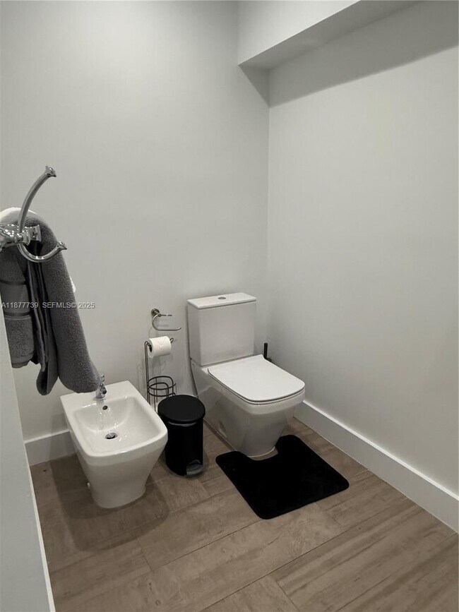 Building Photo - 3231 Salzedo St