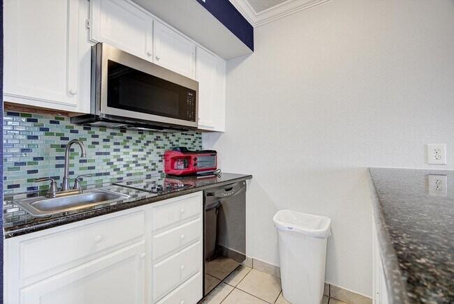 Building Photo - 6300 Seawall Blvd