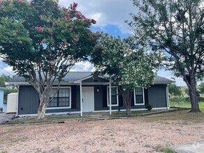 Building Photo - NEW ON MARKET !!