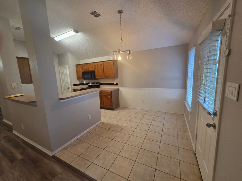 Building Photo - 3304 Sparta Dr