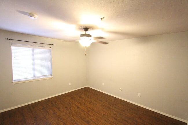 Building Photo - Price Improvement - Arbors Condo Near NAU | 1 Bed / 1 Bath | Hardwood Floors | Private Balcony