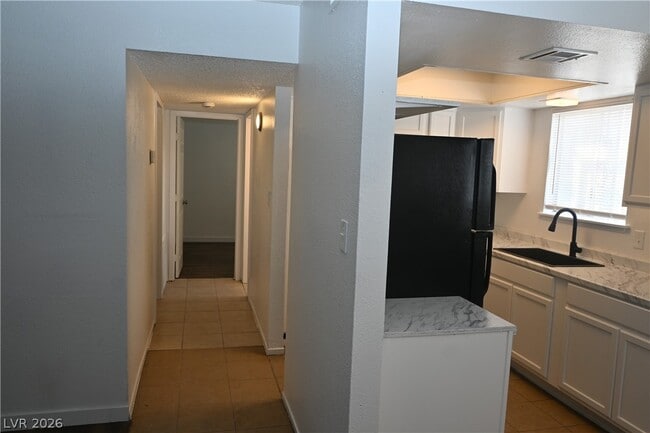 Building Photo - 2301 Stewart Ave