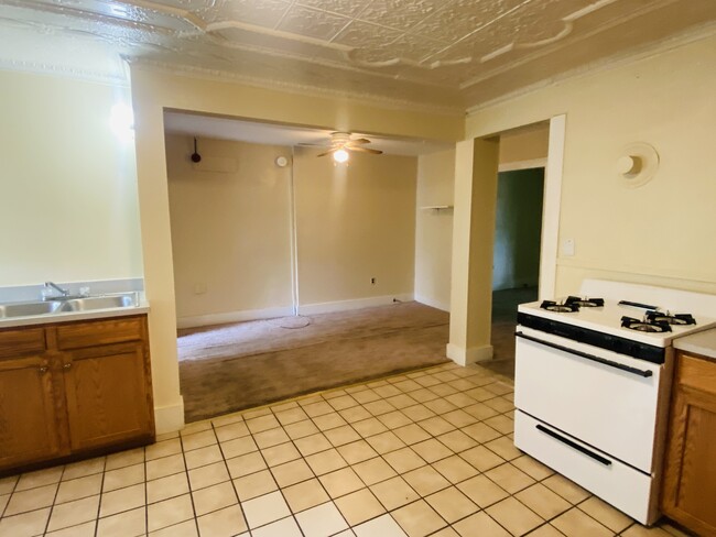 Building Photo - 16 Union St