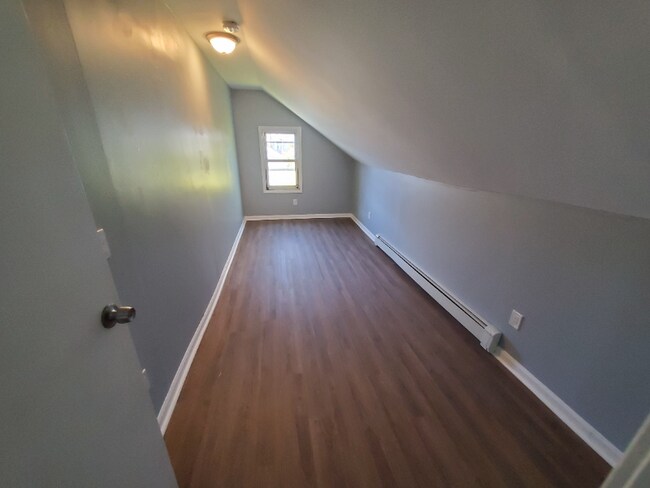 Building Photo - 16 Amity St