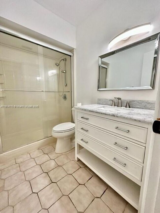 Building Photo - 7439 Twin Sabal Dr