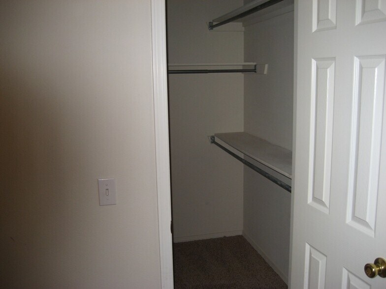 Building Photo - 1010 S Liberty Dr