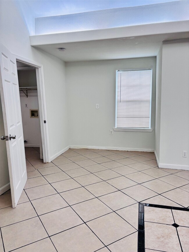 Building Photo - 7618 Linden St