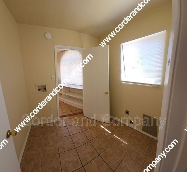 Building Photo - 2461 Consuelo Ln NW