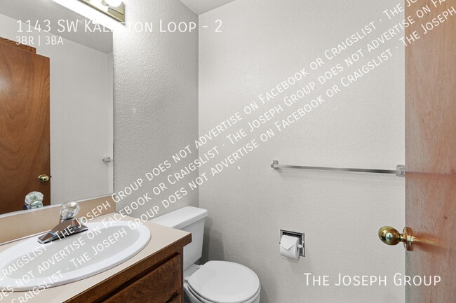 Building Photo - 1143 SW Kaleeton Loop