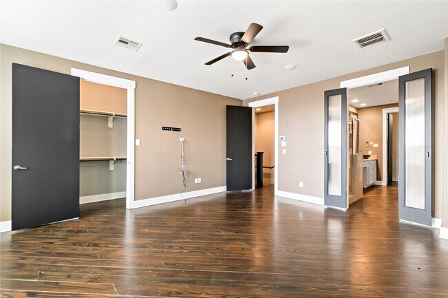 Building Photo - 3419 Gillespie St