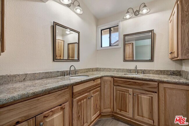 Building Photo - 4210 Lost Springs Dr