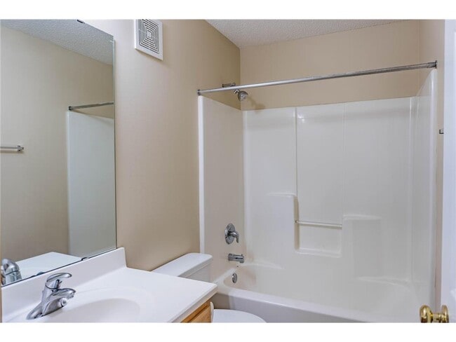 Building Photo - 875 Braunworth Ct