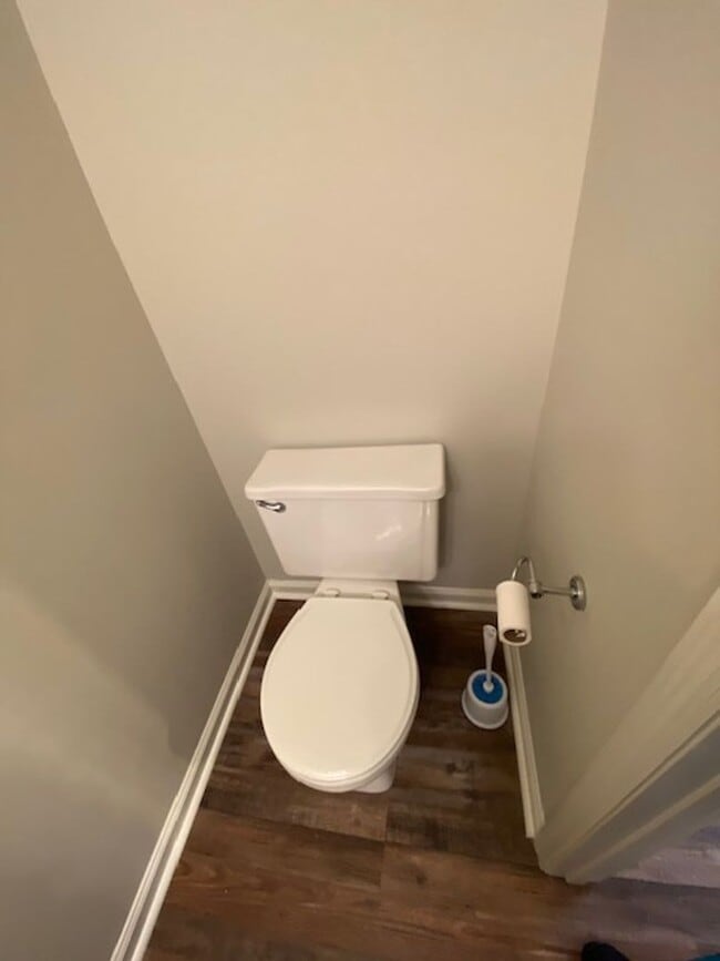 Building Photo - 2 Bedroom 1.5 Bath Townhouse
