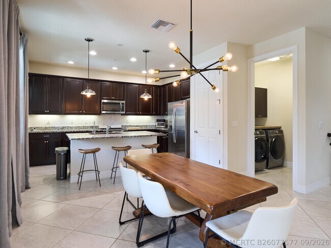 Building Photo - 1080 Community Dr