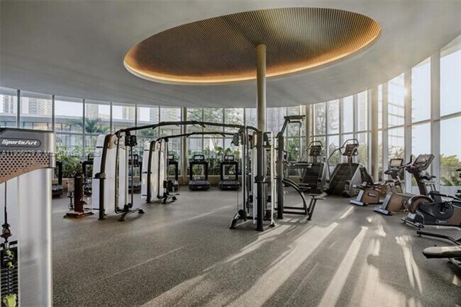 Building Photo - 700 NE 24th St