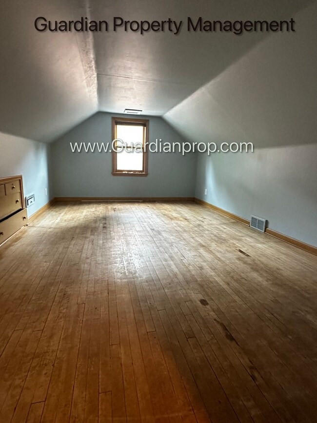 Building Photo - 1309 28th Ave NE