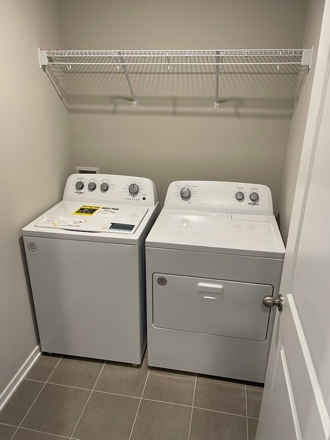 Building Photo - 2302 SW Plaza Pkwy