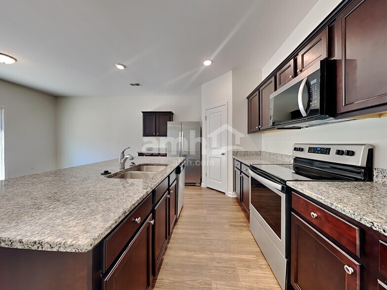 Building Photo - 115 Orion Way