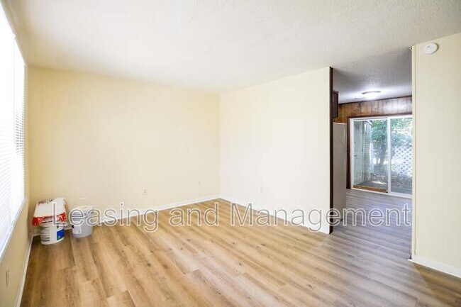 Building Photo - 1611 Jessamine Rd