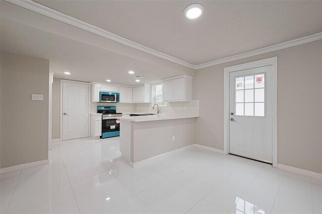 Building Photo - 203 Sevenhampton Ln