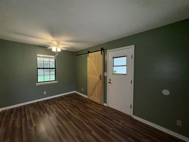 Building Photo - Minutes From Jax State and Jacksonville City Schools