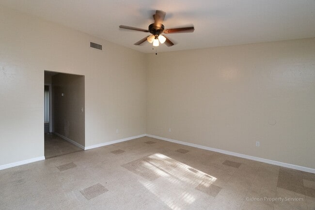 Building Photo - Cedar Ridge 501 A-C