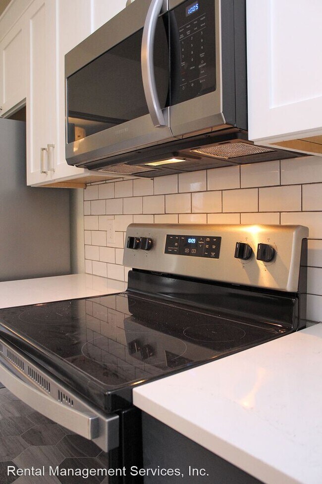 Building Photo - 4 br, 1.5 bath House - 36 NE Beech St # A