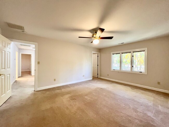 Building Photo - Fabulous 4BR 2.5BA Home on 1.25 Acres