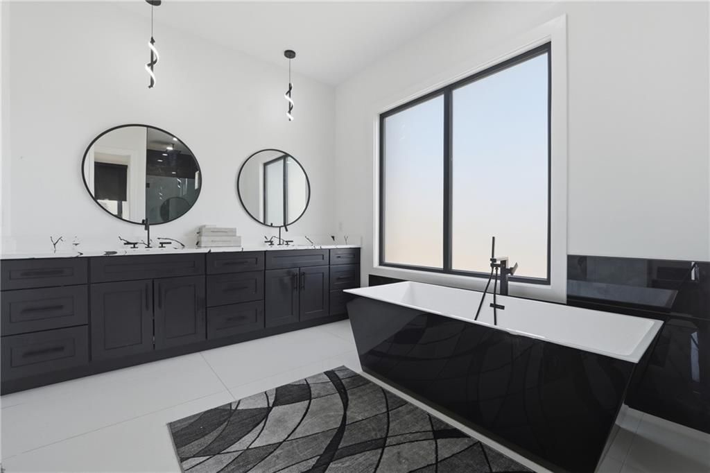 Building Photo - 556 Versailles Dr