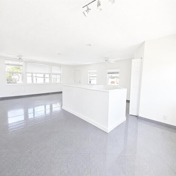 Building Photo - 3709 S Olive Ave
