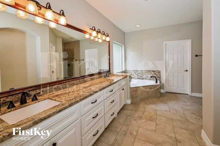 Building Photo - 17714 Meadow Crossing Ln