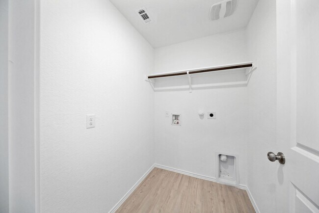 Building Photo - 9311 Selene Pl