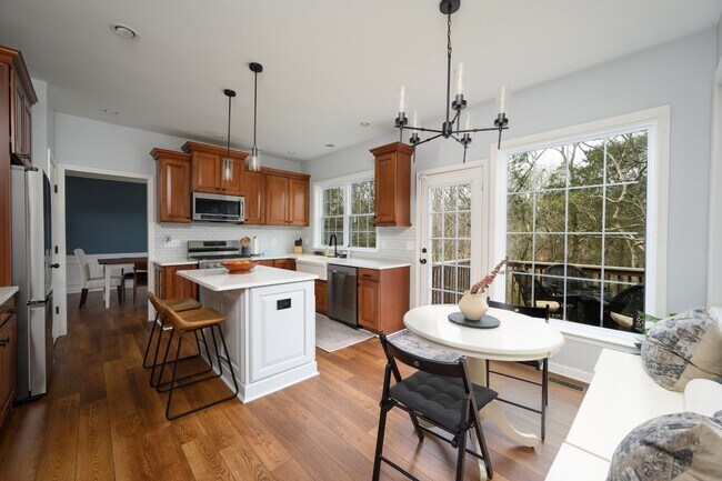 Building Photo - **UPDATED BRENTWOOD HOME THAT DOESN'T FEEL LIKE A RENTAL**