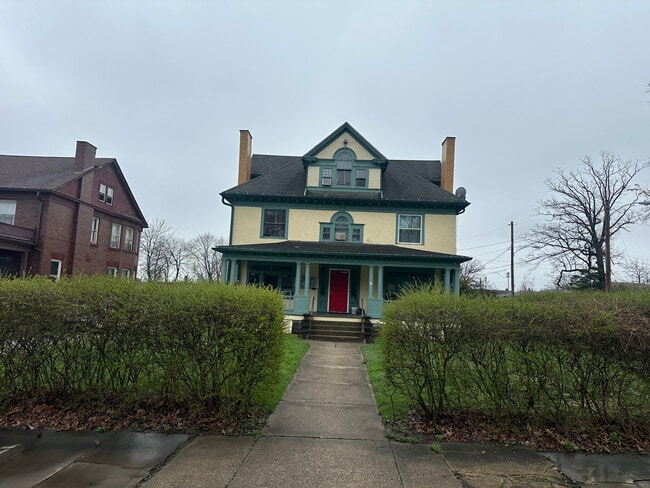 Building Photo - 219 Park Ave