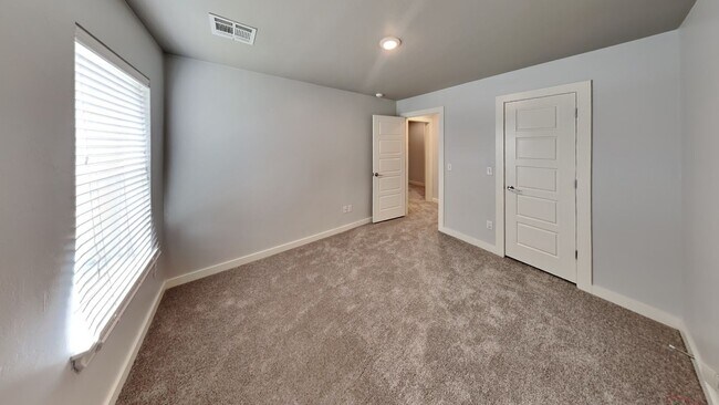 Building Photo - Very Nice 4 bedroom 2.5 bath home with a bonus room in Edmond schools